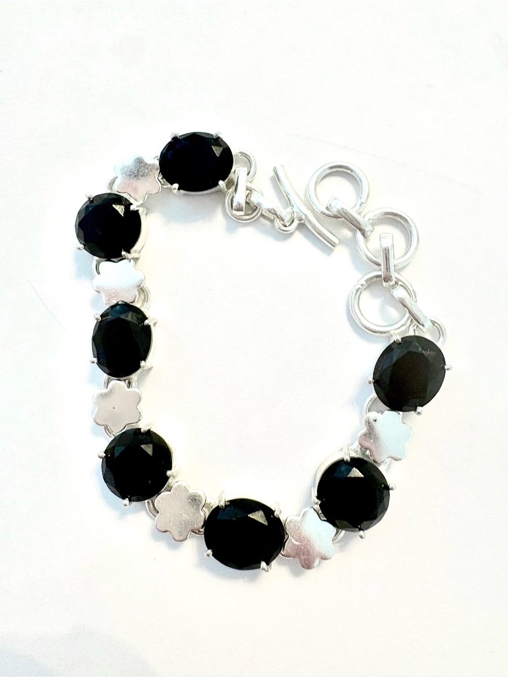 Beautiful, 7 faceted, Black Onyx toggle bracelet Fits sizes 7 1/2–8–8 1/2